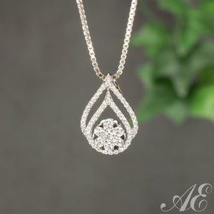 -18k white gold diamond pendant